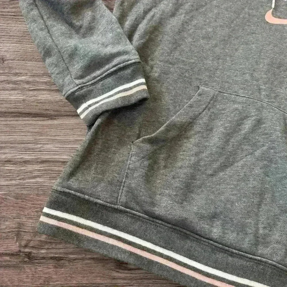 Women’s light weight Nike hooded sweatshirt size Small. - Picture 3 of 5